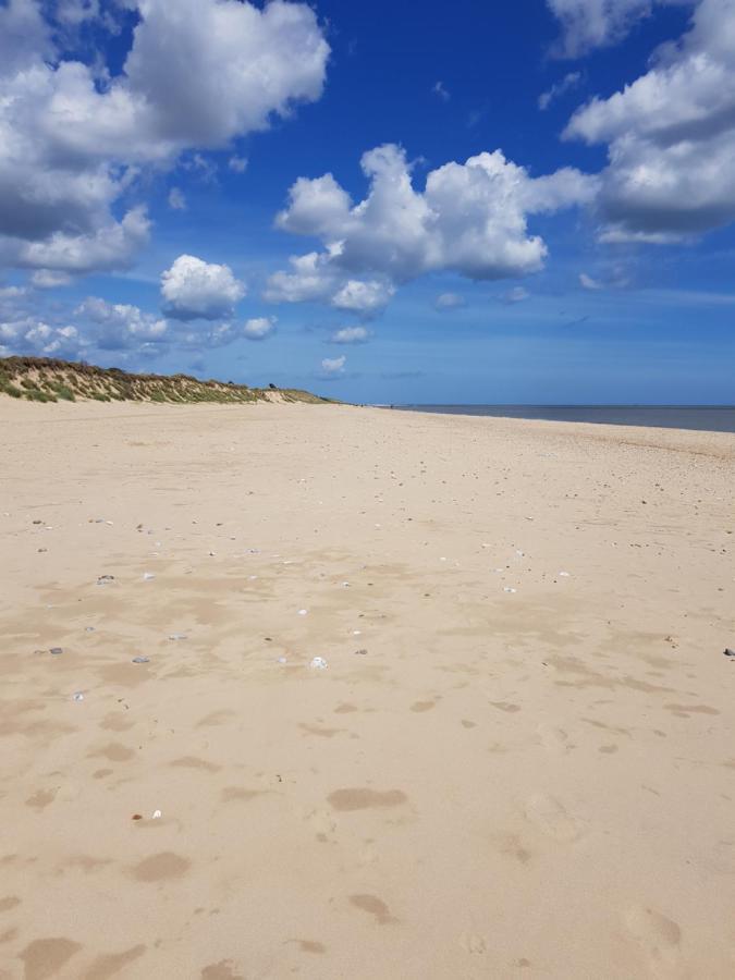39 - 2 Bed Chalet, Belle Aire, Road, Hemsby, Norfolk, Nr29 4hz *