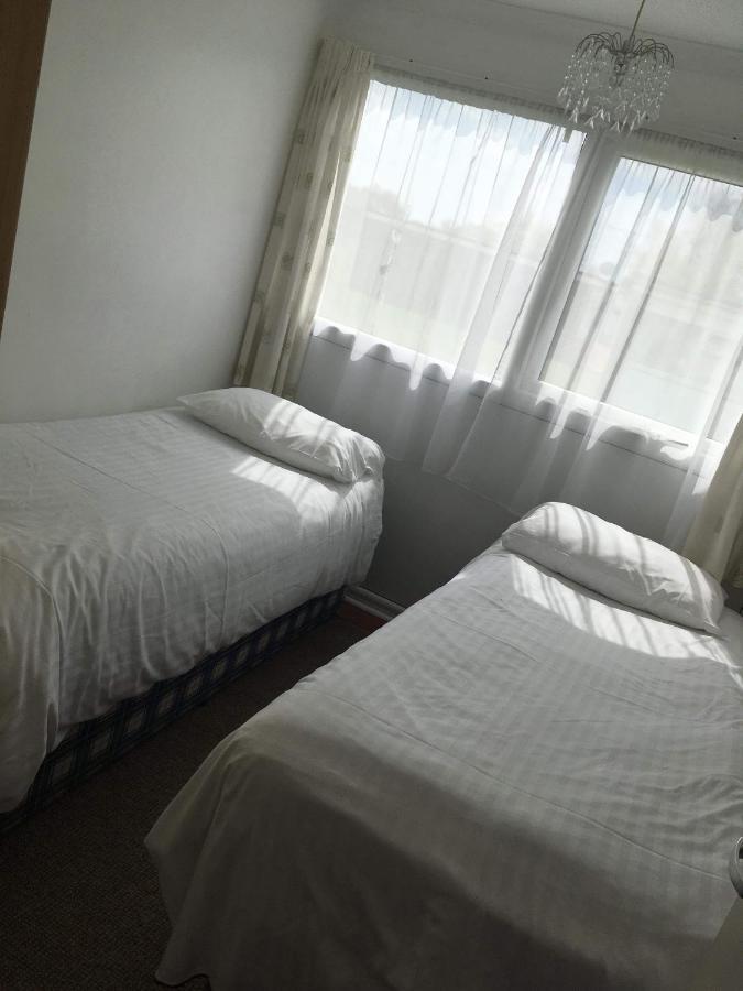 Chalet 39 - 2 Bed Chalet, Belle Aire, Road, Hemsby, Norfolk, Nr29 4hz *